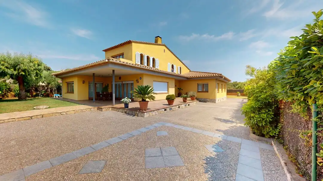 Casa amb jardí en venda a Vall-llobrega, imagen 2