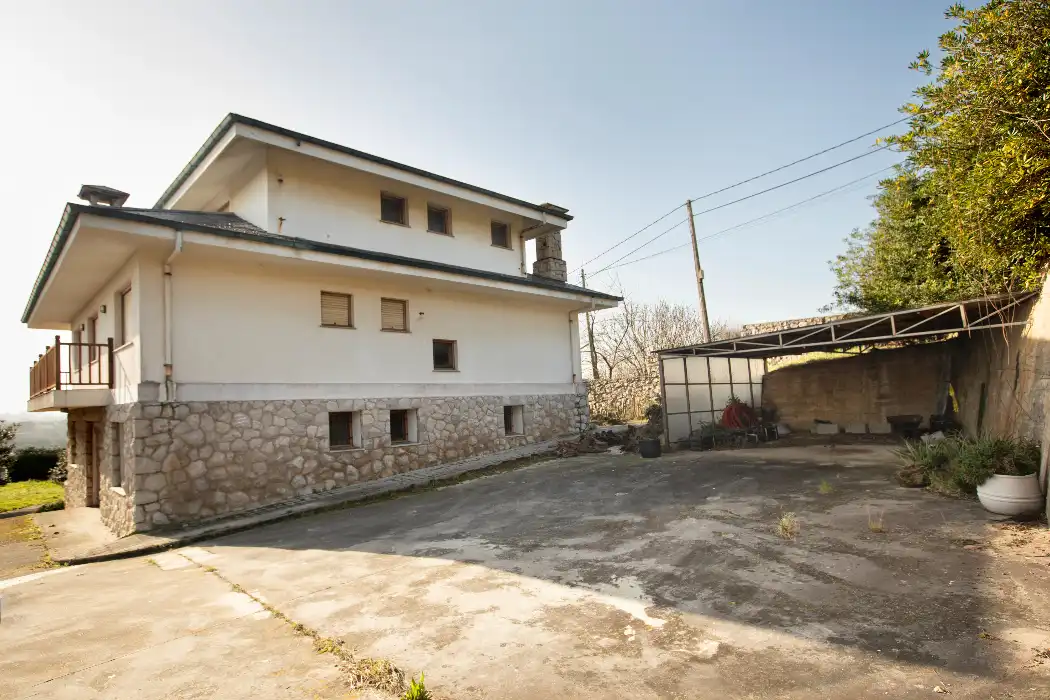 Exterior view of Houses for sale in Santa Cruz de Bezana  with Heating, Private garden and Parquet flooring