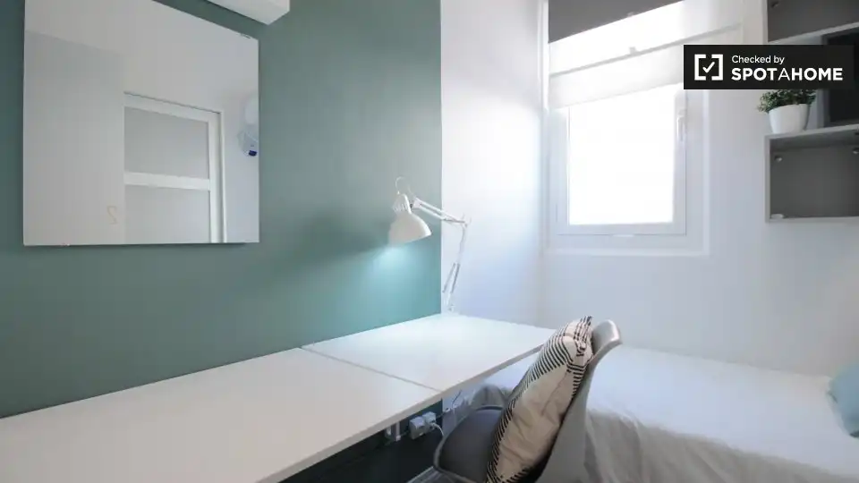 Habitación de Piso para compartir en Barcelona con Aire acondicionado, Calefacción y Amueblado