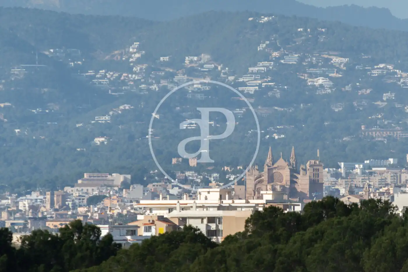 Außenansicht von Einfamilien-Reihenhaus zum Verkauf in  Palma de Mallorca mit Klimaanlage, Heizung und Privatgarten