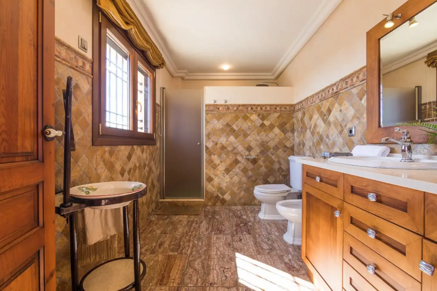 Bathroom of Houses for sale in Elche / Elx  with Air Conditioner, Private garden and Terrace