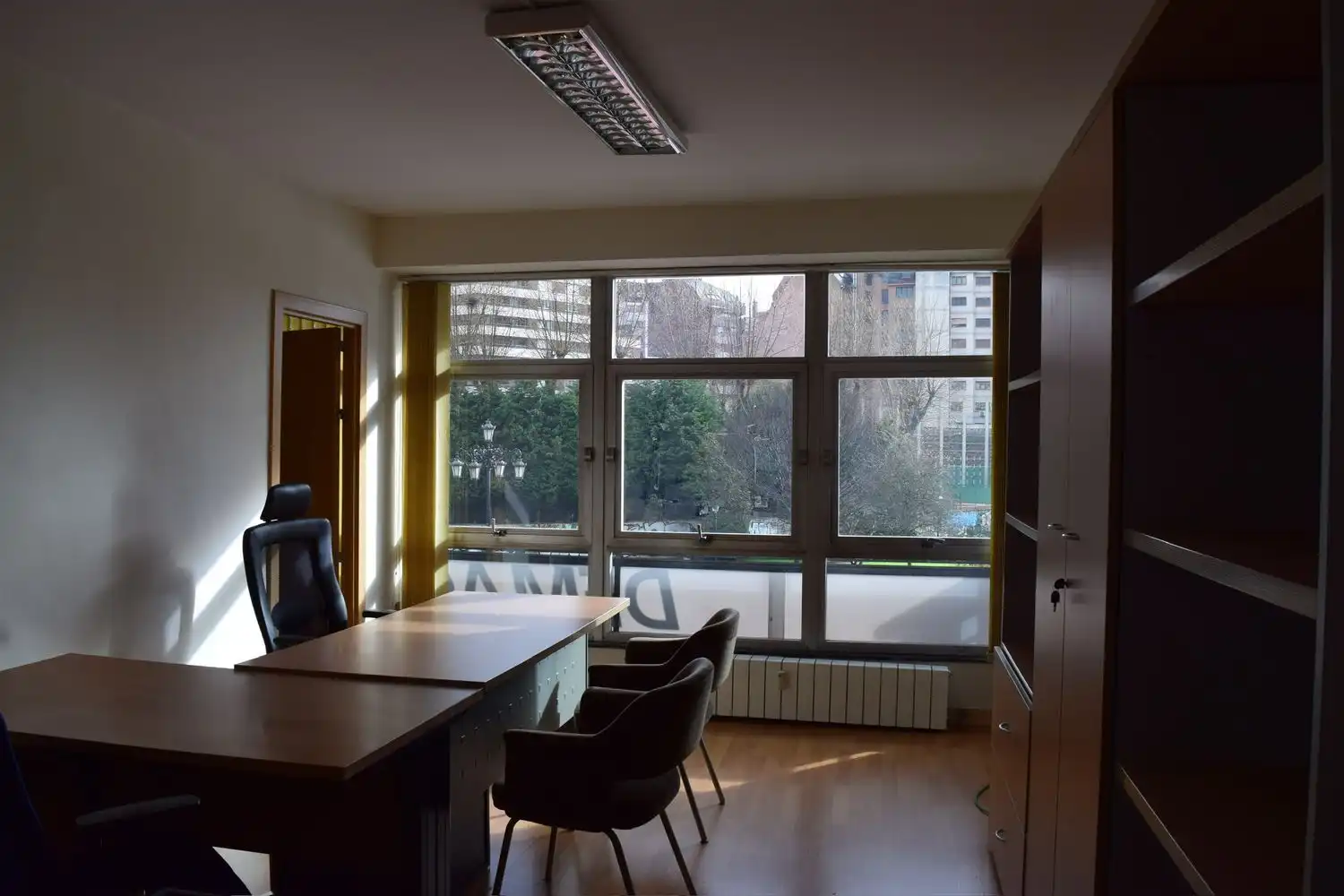Oficina de alquiler en Oviedo  con Calefacción