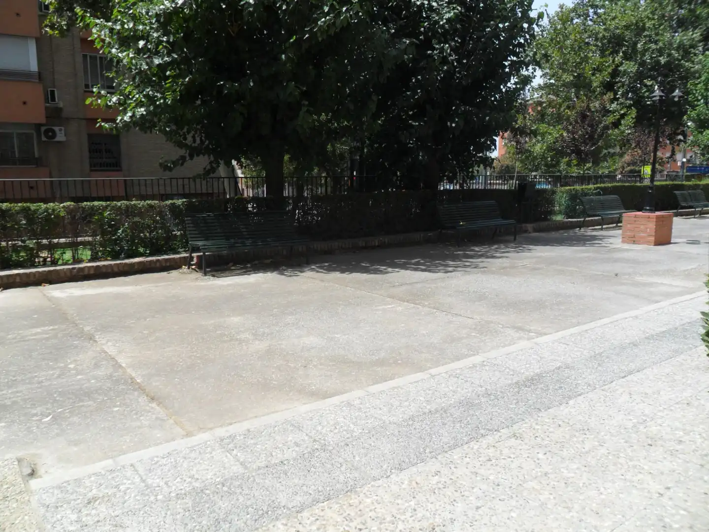 Parking de Piso de alquiler en Granada con Calefacción y Jardín privado