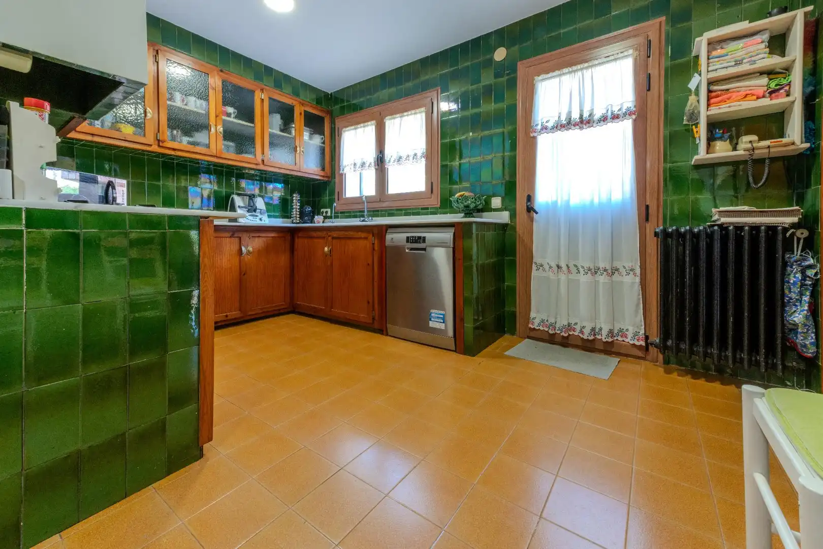 Cuina de Casa o xalet en venda en Castellar del Vallès amb Calefacció, Jardí privat i Terrassa