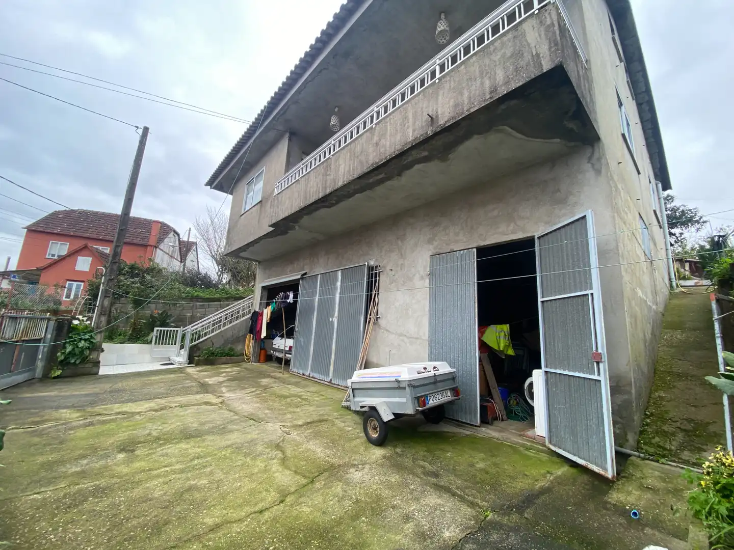 Vista exterior de Casa o xalet en venda en Redondela amb Calefacció, Jardí privat i Terrassa
