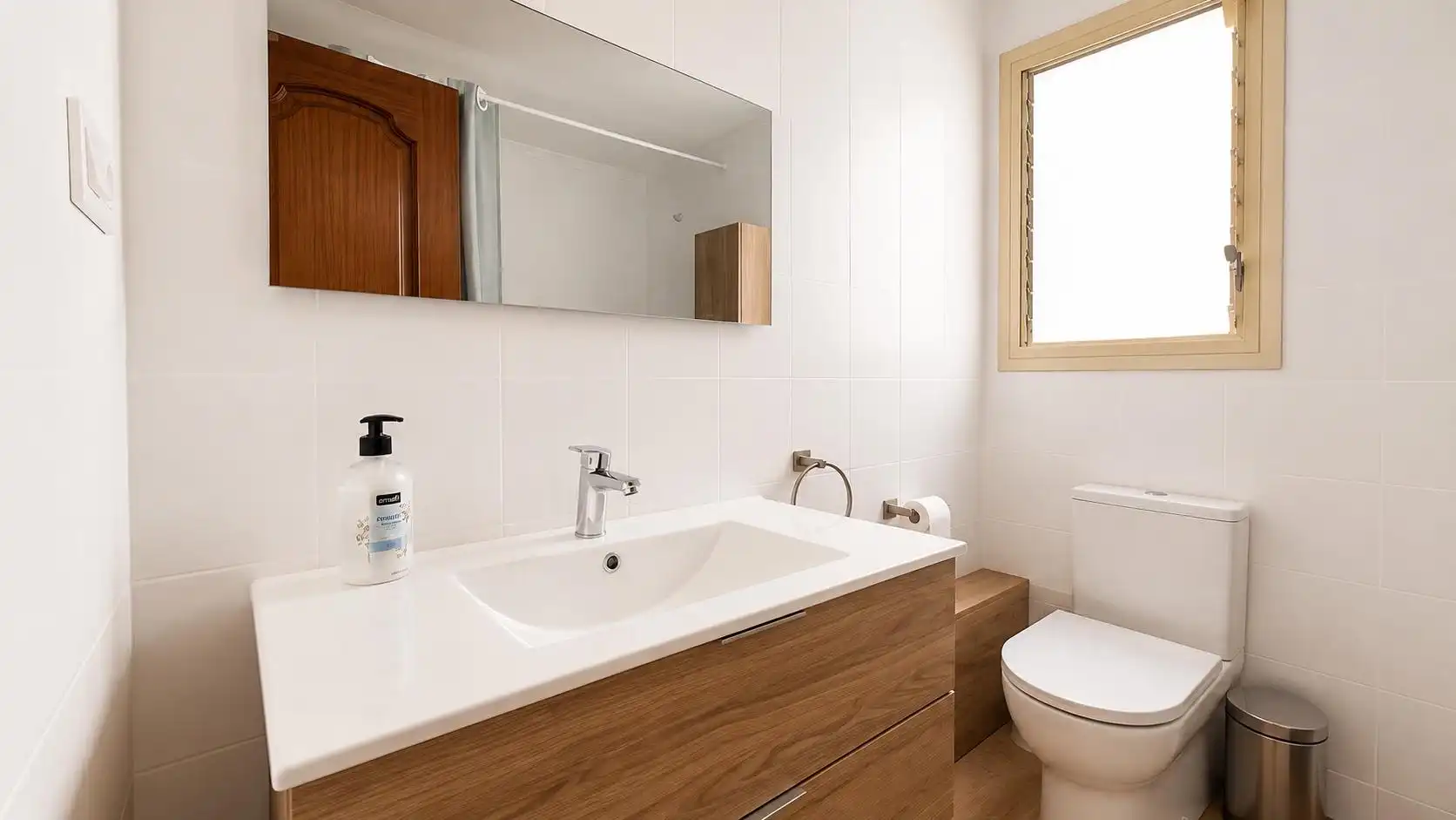Bathroom of Flat for rent in Valencia  with Air Conditioner, Furnished and Balcony