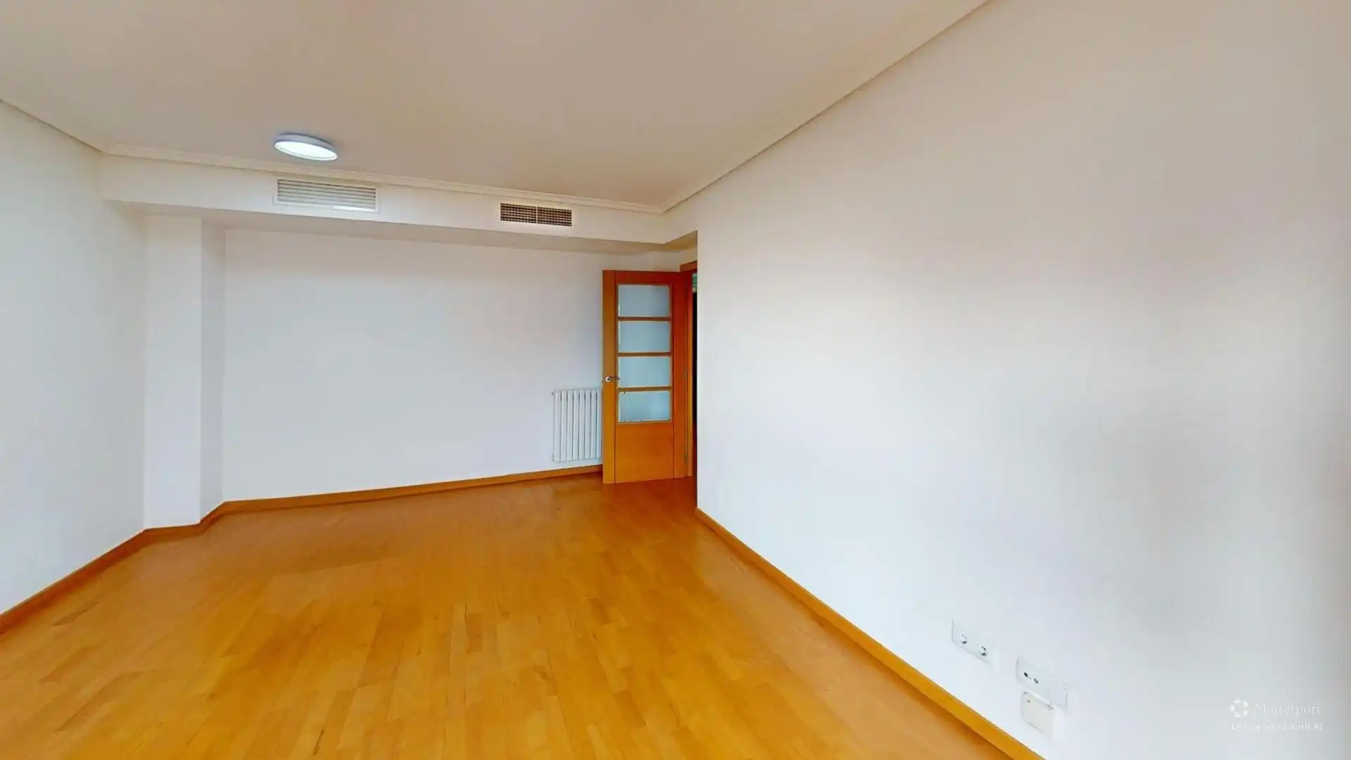 Wohnung zum Verkauf in Valencia mit Klimaanlage, Parkett und Gemeinschaftspool