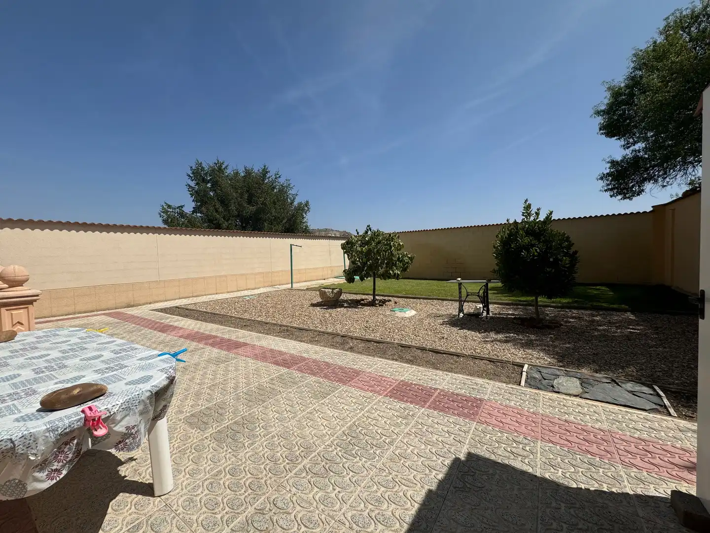 Jardín de Casa adosada en venta en Valoria la Buena con Calefacción, Jardín privado y Parquet