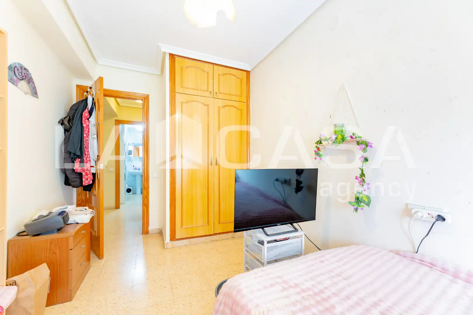 Schlafzimmer von Wohnung zur Miete in Valencia mit Klimaanlage, Möbliert und Balkon