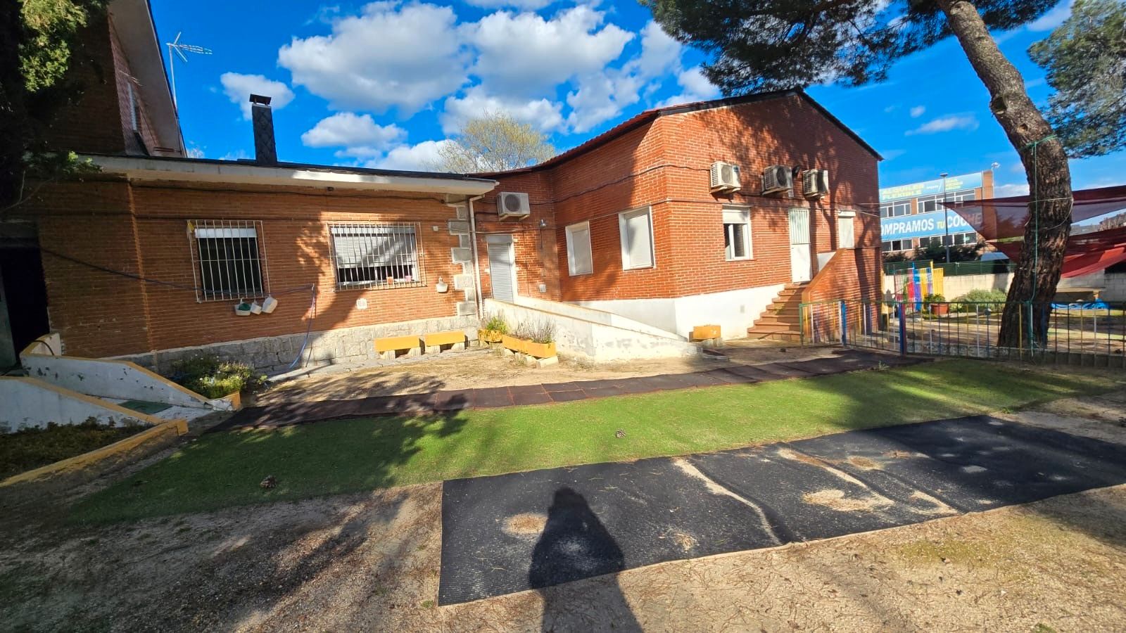 Vista exterior de Casa o xalet en venda en Las Rozas de Madrid amb Jardí privat