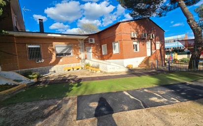 Vista exterior de Casa o xalet en venda en Las Rozas de Madrid amb Jardí privat