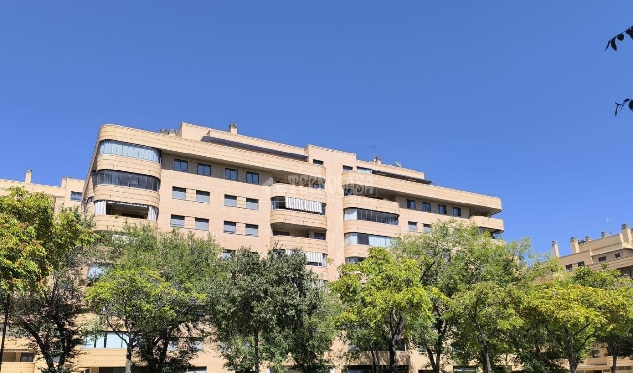 Exterior view of Attic for sale in  Zaragoza Capital  with Heating, Terrace and Storage room