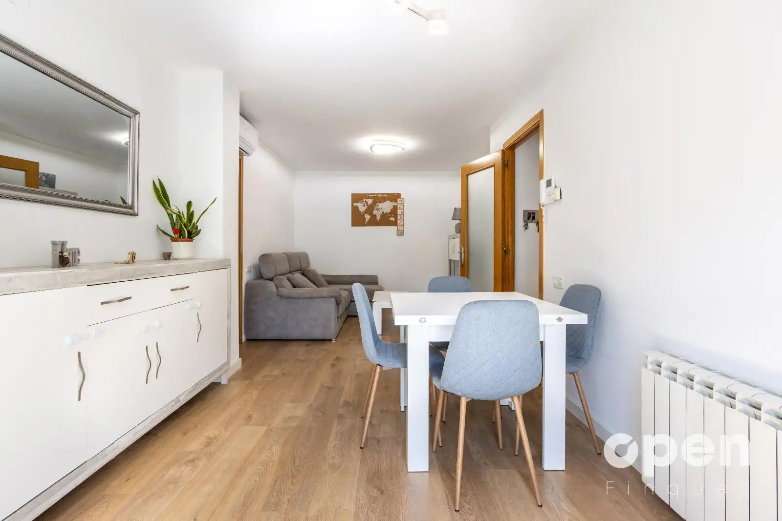Living room of Flat for sale in Terrassa  with Air Conditioner, Heating and Parquet flooring