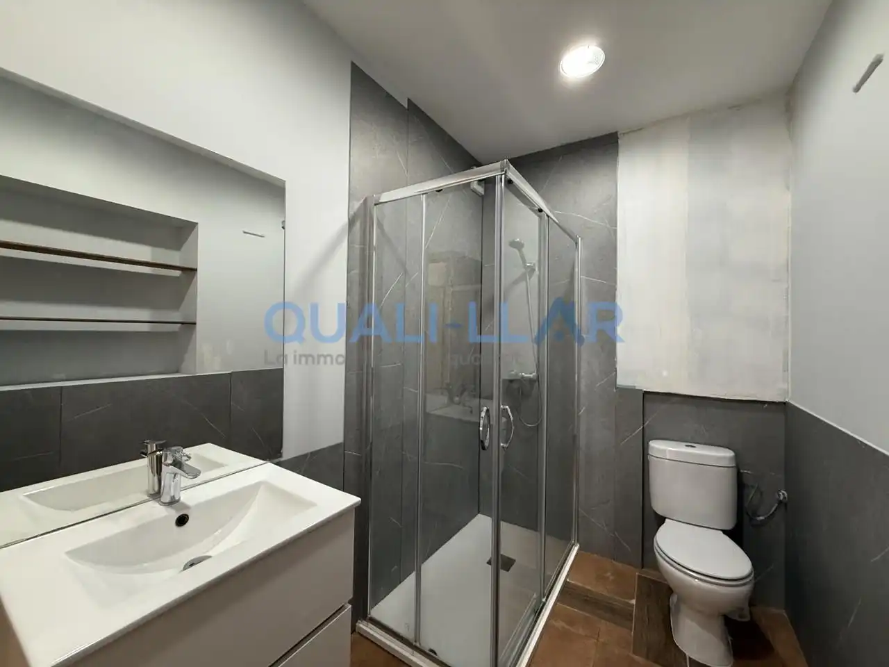 Baño de Local de alquiler en Sant Joan Despí con Aire acondicionado