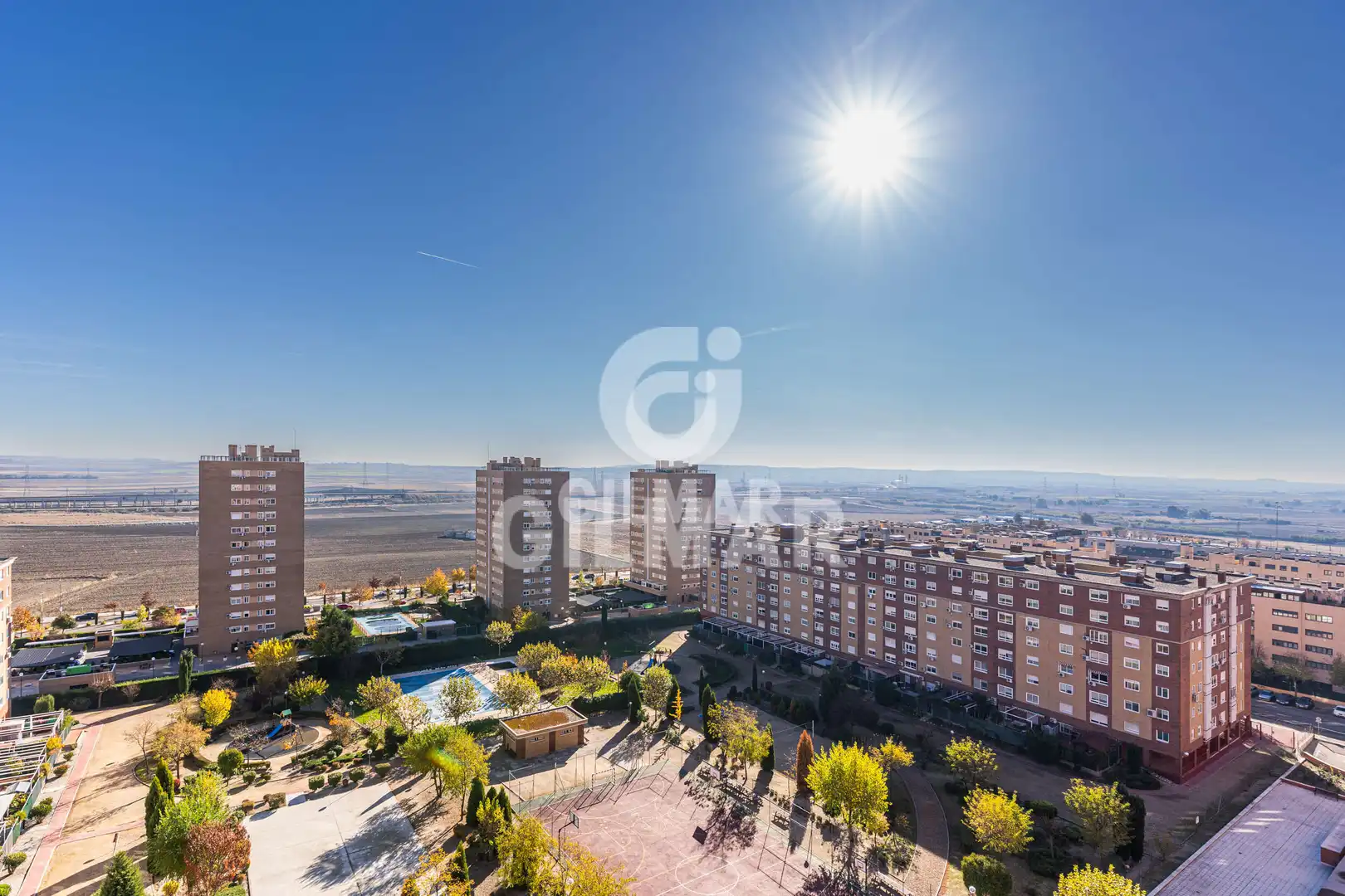 Vista exterior de Ático en venta en Parla con Calefacción, Jardín privado y Trastero