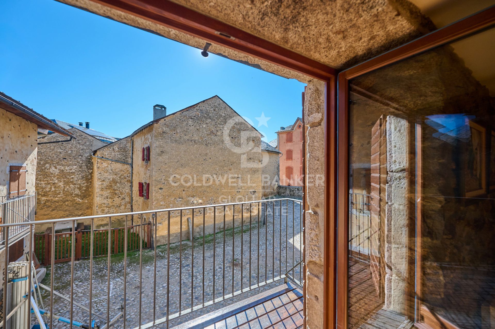 Terraza de Apartamento de alquiler en Latour - de - Carol con Parquet y Balcón