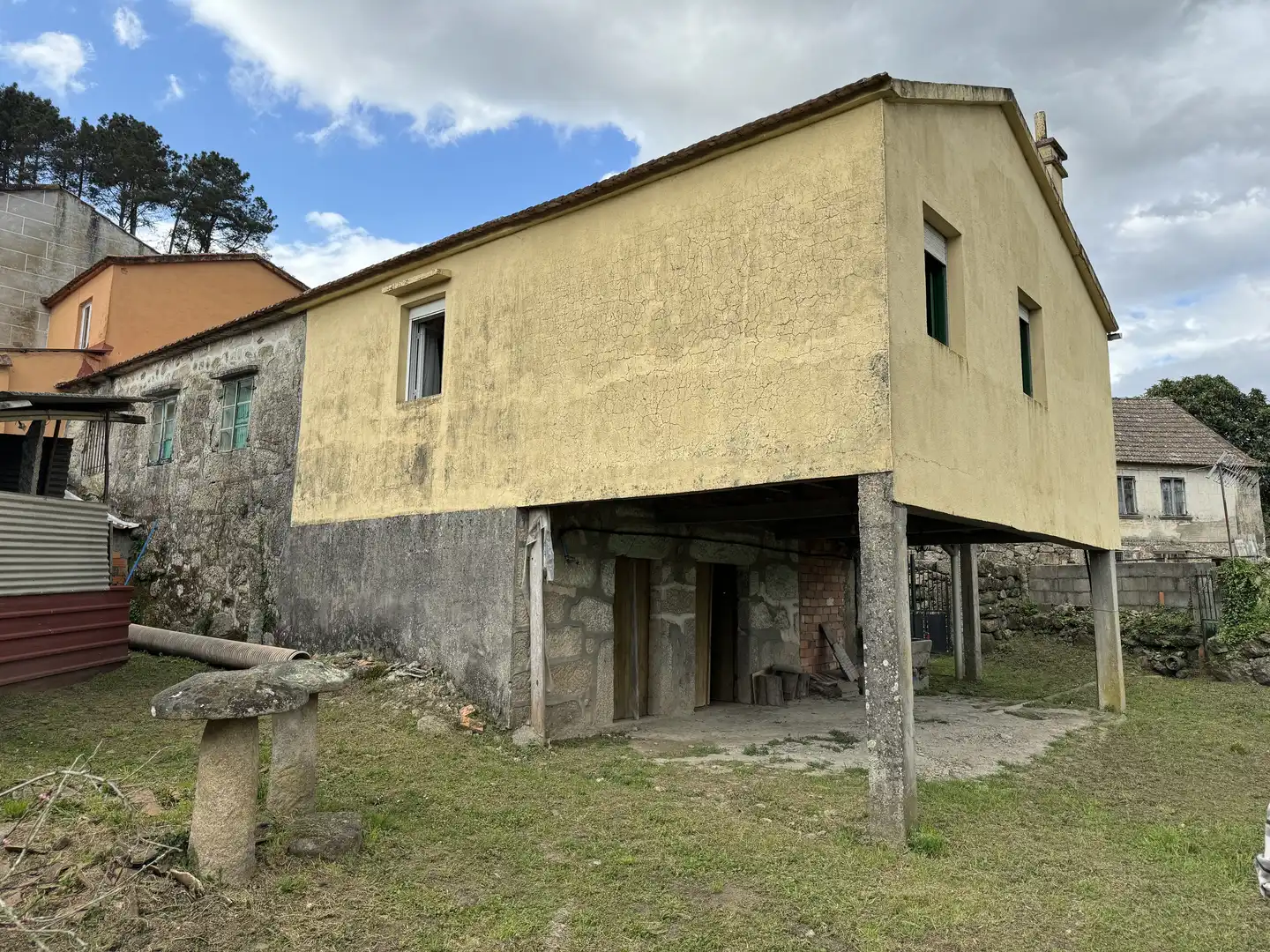 Vista exterior de Casa o chalet en venta en Crecente con Jardín privado, Trastero y Amueblado
