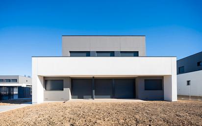 Casa adosada en venda a Calle Camilo Jose Cela, 4, Los Hueros, Villalbilla