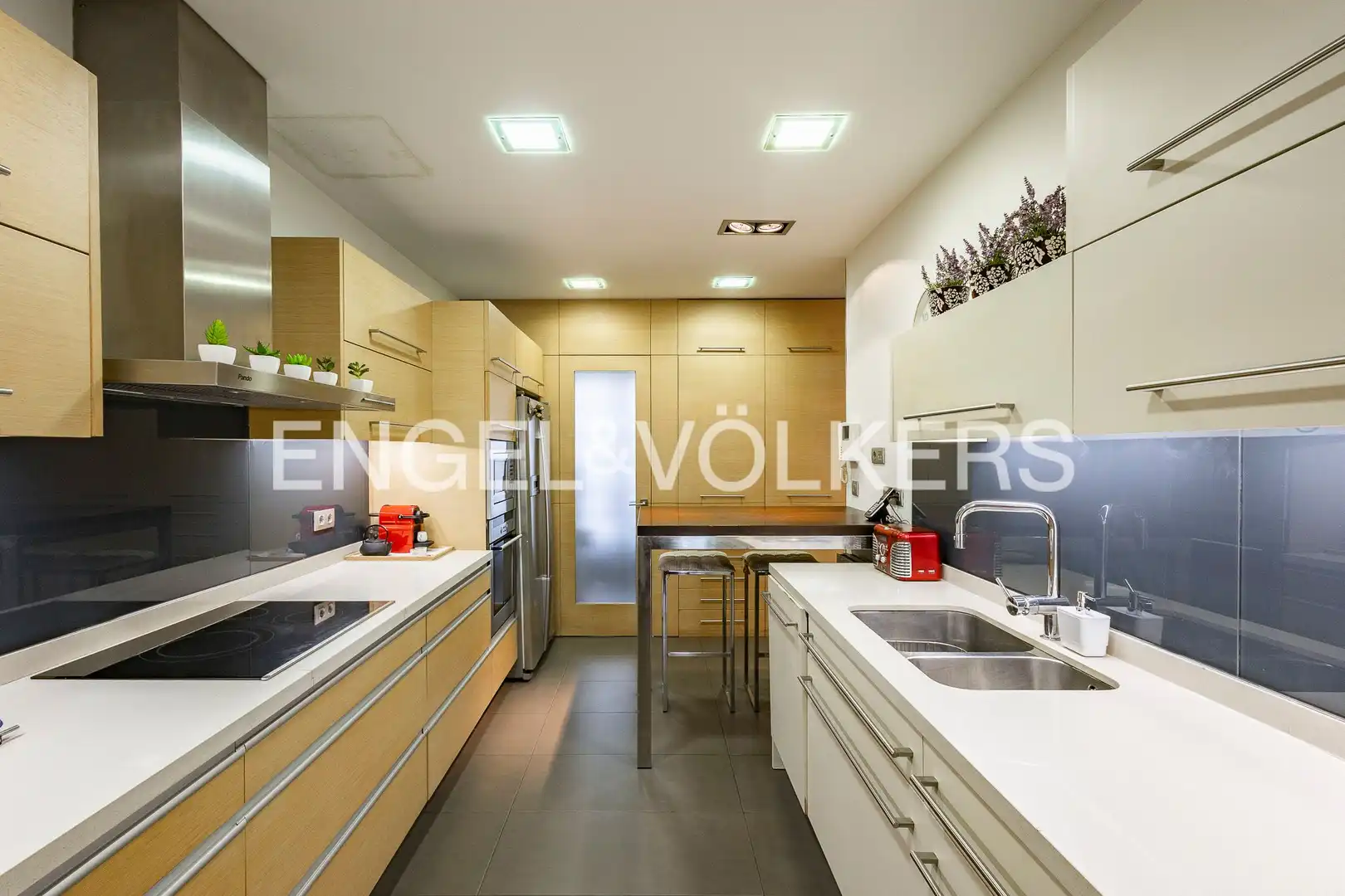 Cuina de Casa o xalet en venda en Barcelona amb Aire condicionat, Calefacció i Terrassa