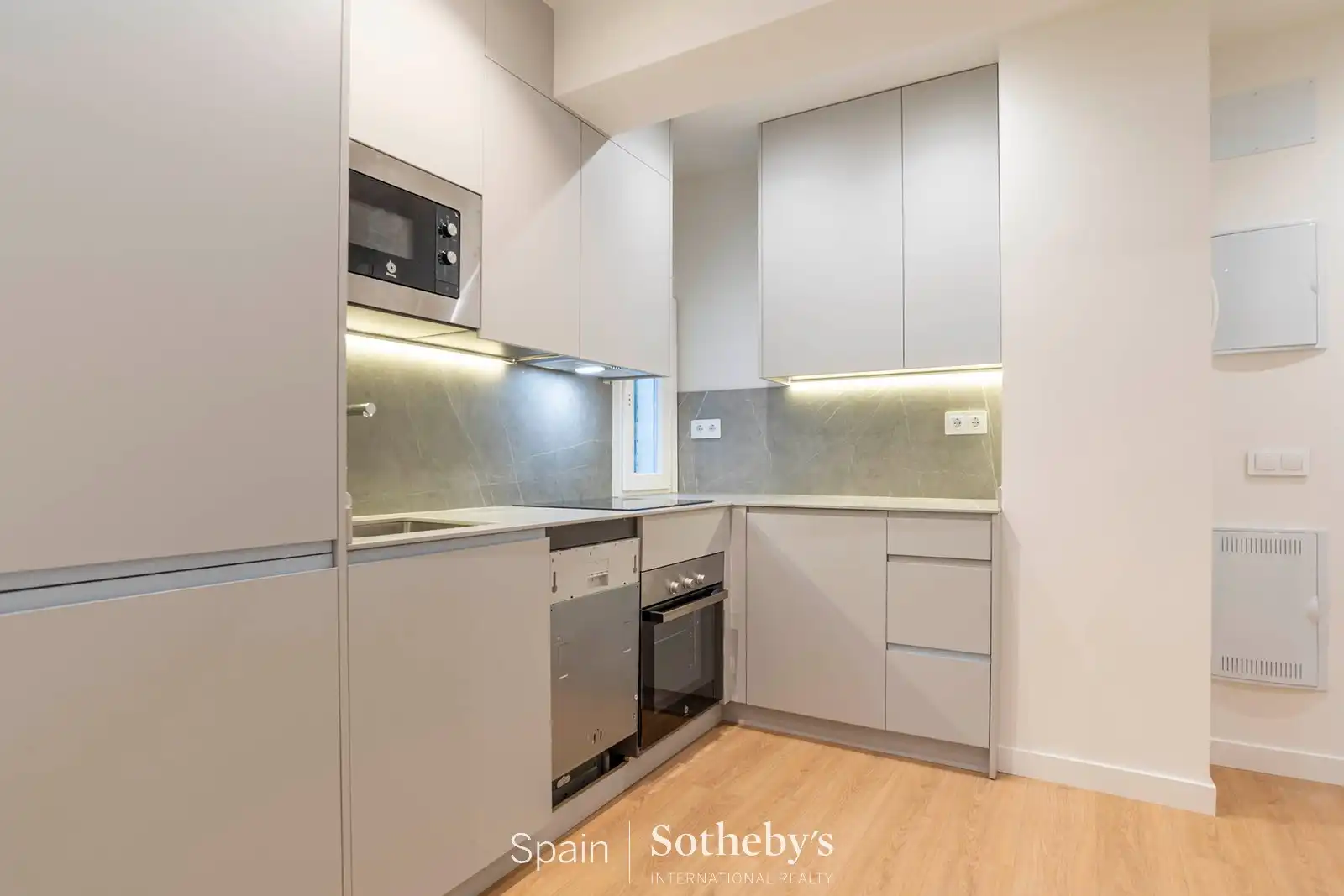 Cuina de Apartament en venda en Madrid amb Aire condicionat i Terrassa