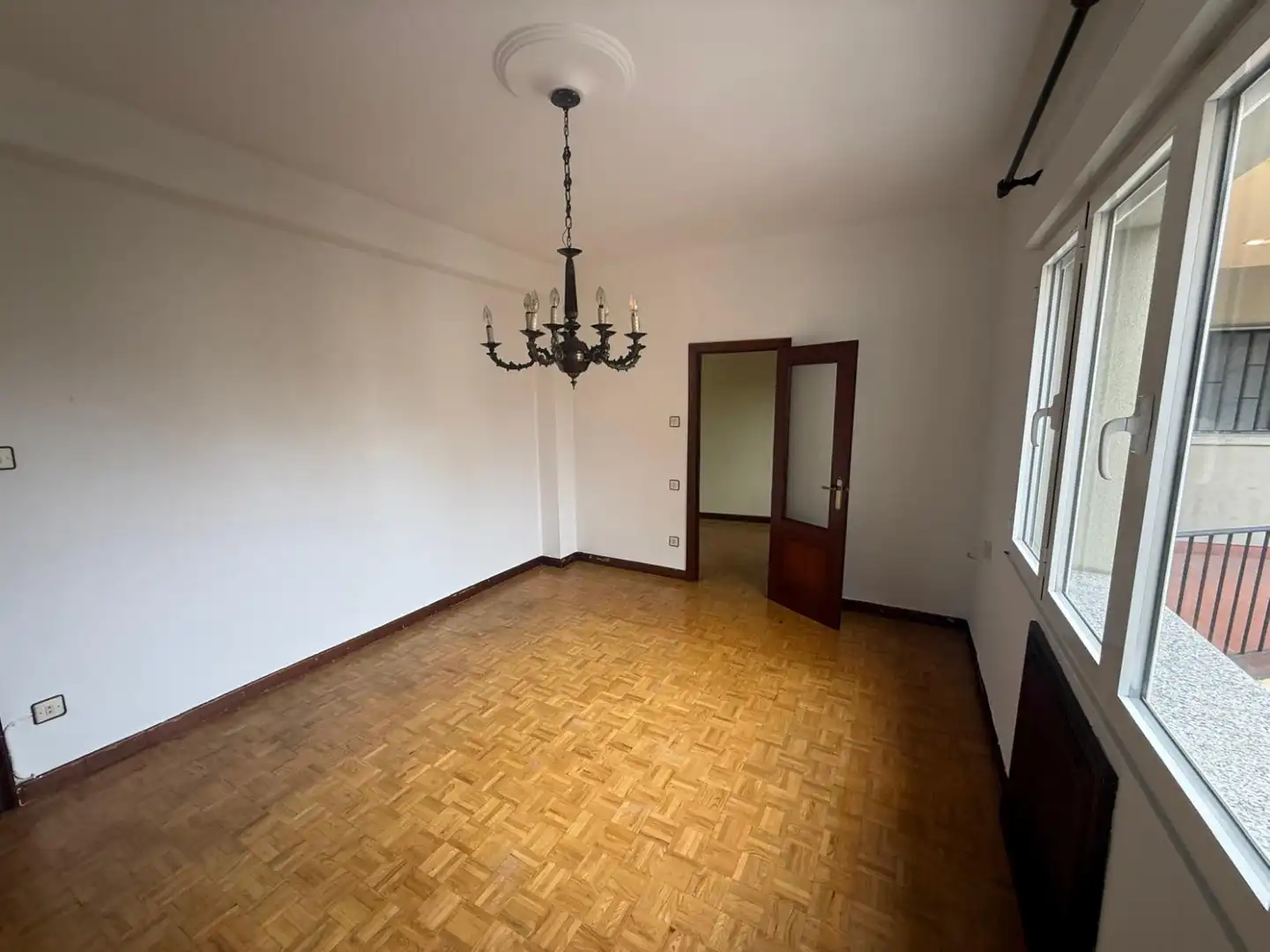 Living room of Flat for sale in Oviedo   with Heating, Parquet flooring and Terrace