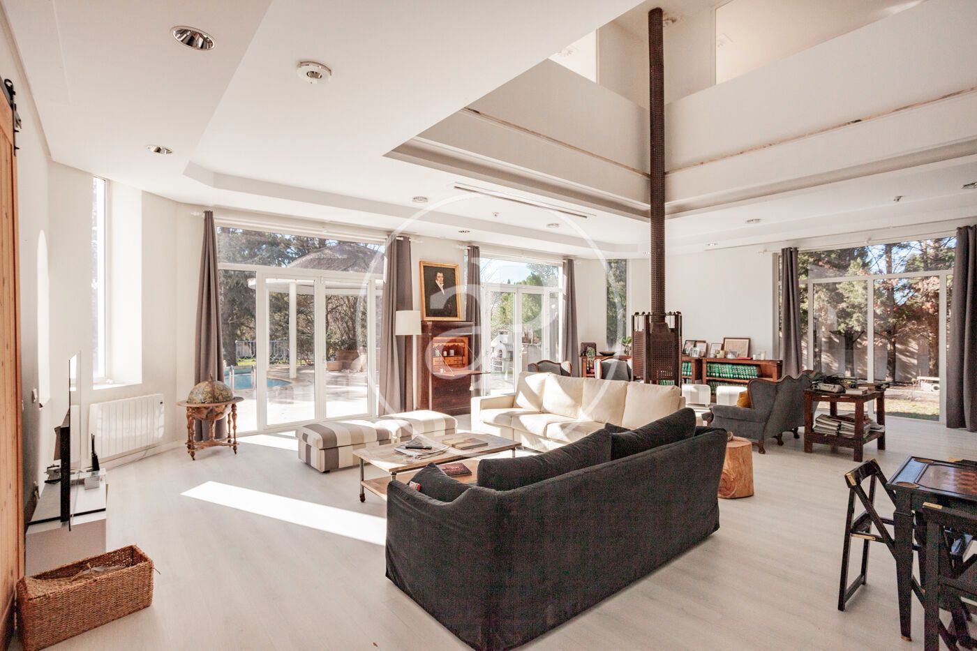 Sala d'estar de Casa o xalet en venda en Pozuelo de Alarcón amb Aire condicionat, Calefacció i Jardí privat
