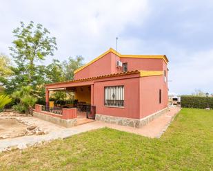 Vista exterior de Casa o xalet en venda en Vilamarxant amb Aire condicionat, Jardí privat i Terrassa