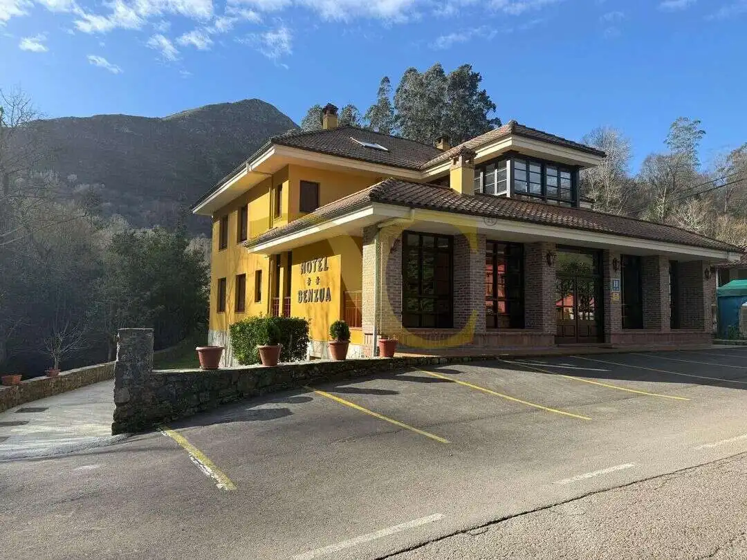 Buildings for sale in Llanes