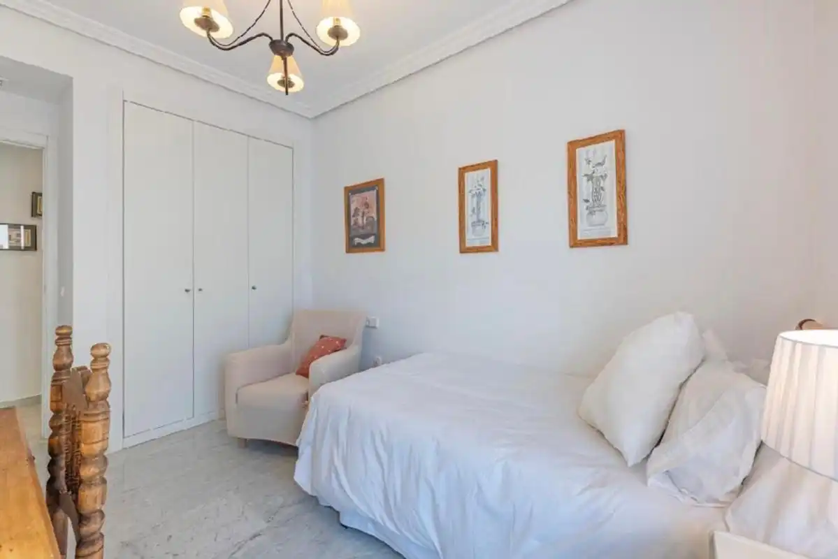 Schlafzimmer von Wohnung zum Verkauf in Marbella mit Klimaanlage, Heizung und Schwimmbad