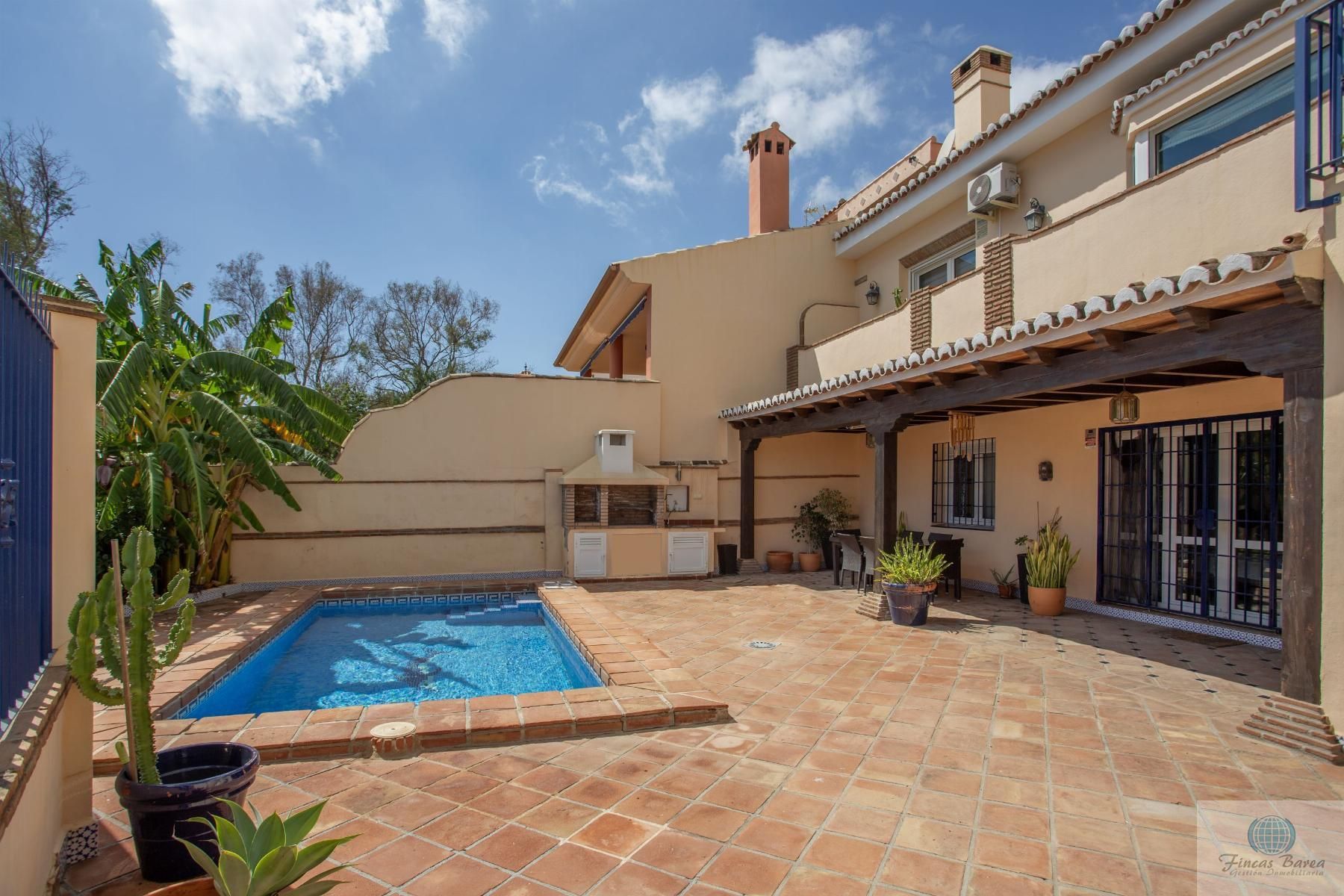 Vista exterior de Casa o chalet en venta en Benalmádena con Aire acondicionado, Trastero y Piscina
