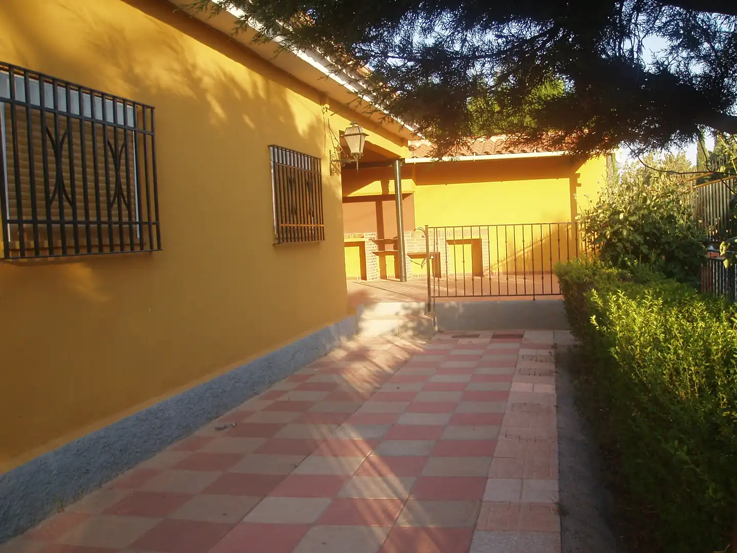 Vista exterior de Casa o xalet en venda en Aldeire amb Jardí privat i Moblat