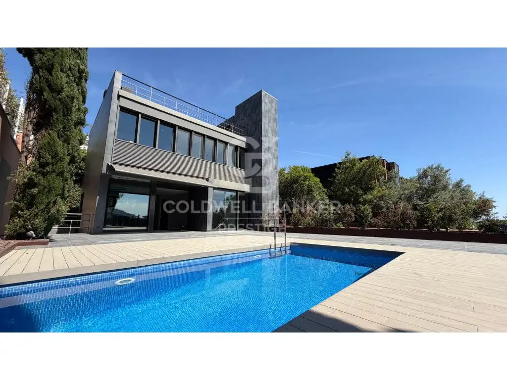 Exterior view of Houses for sale in Barcelona  with Terrace and Swimming Pool