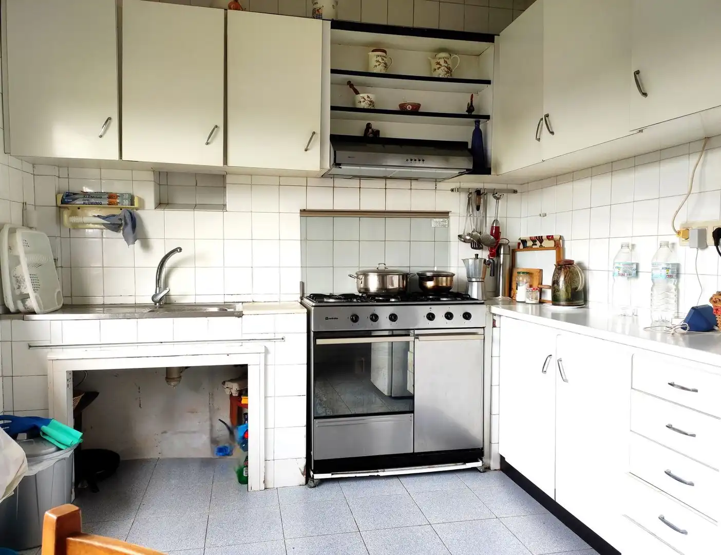 Cuina de Casa o xalet en venda en Carral amb Jardí privat, Terrassa i Moblat
