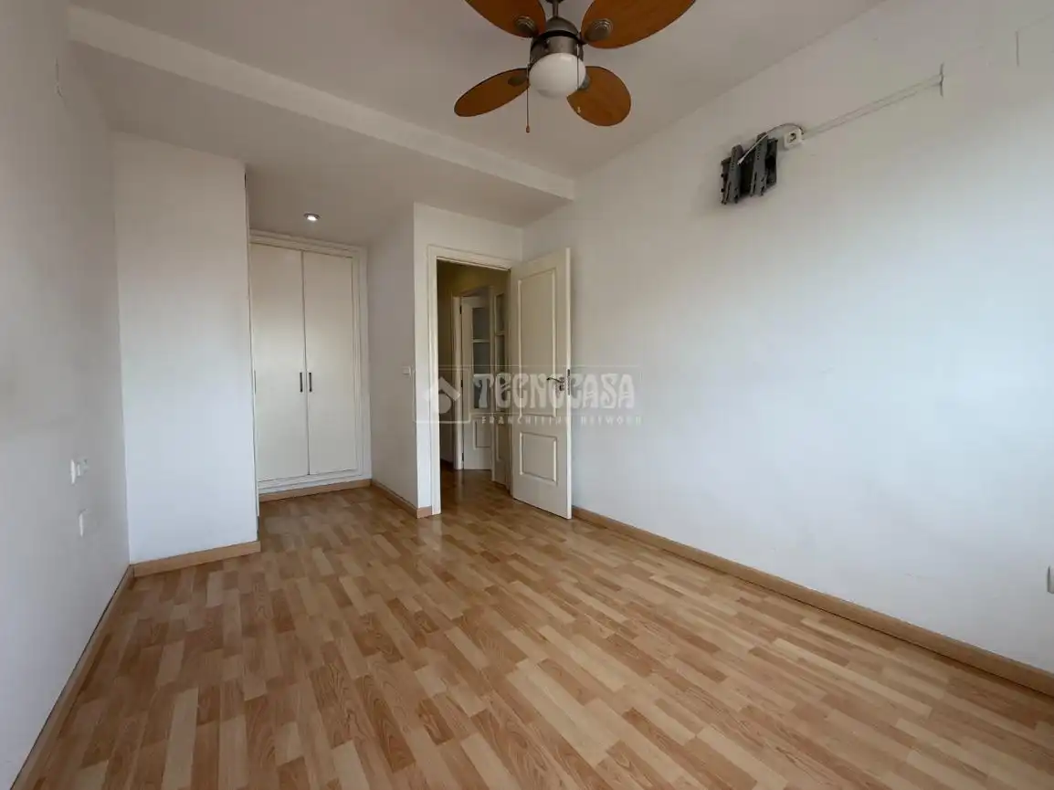 Habitación de Piso en venta en San Antonio de Benagéber con Aire acondicionado, Trastero y Balcón