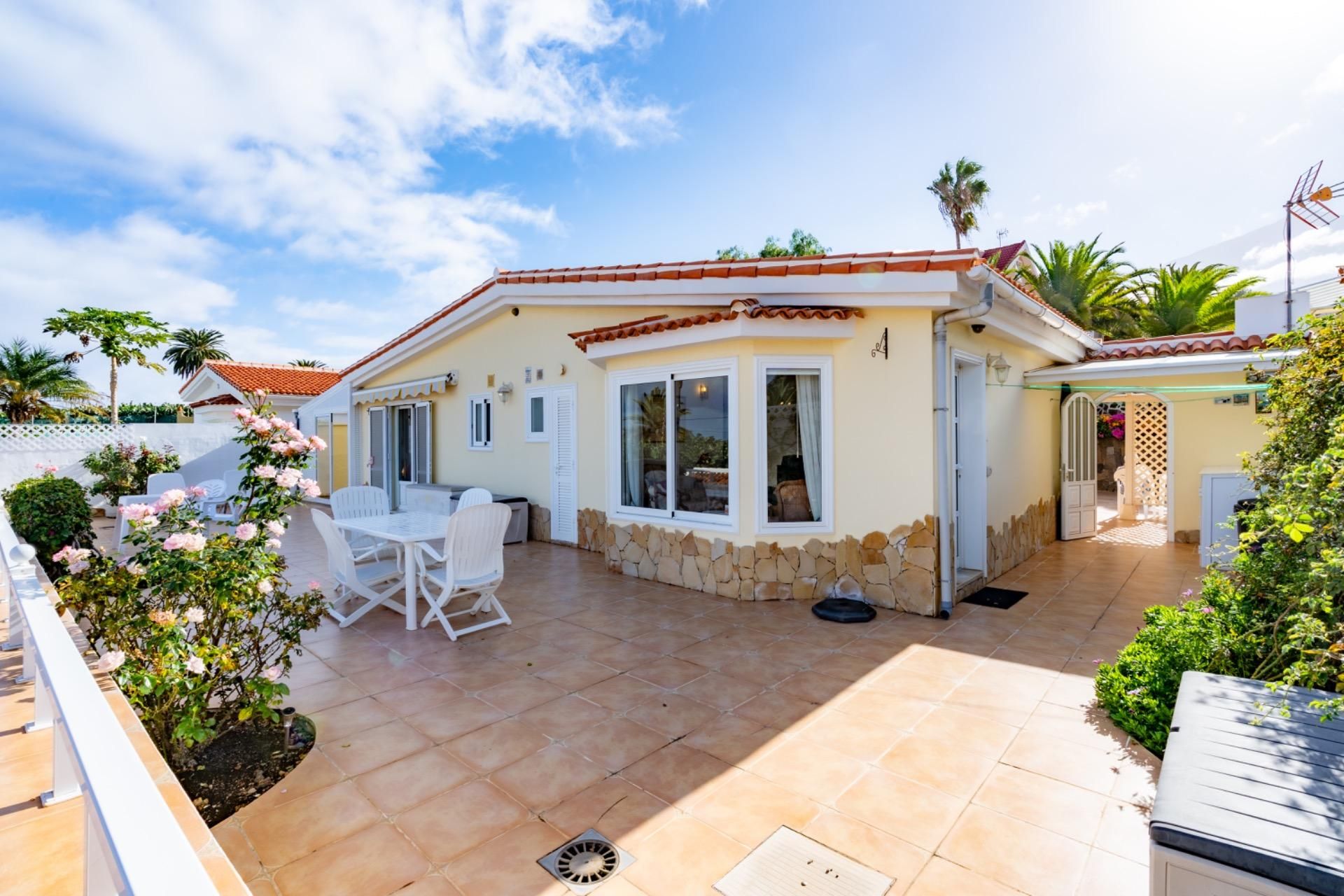 Vista exterior de Casa o xalet en venda en Icod de los Vinos amb Terrassa