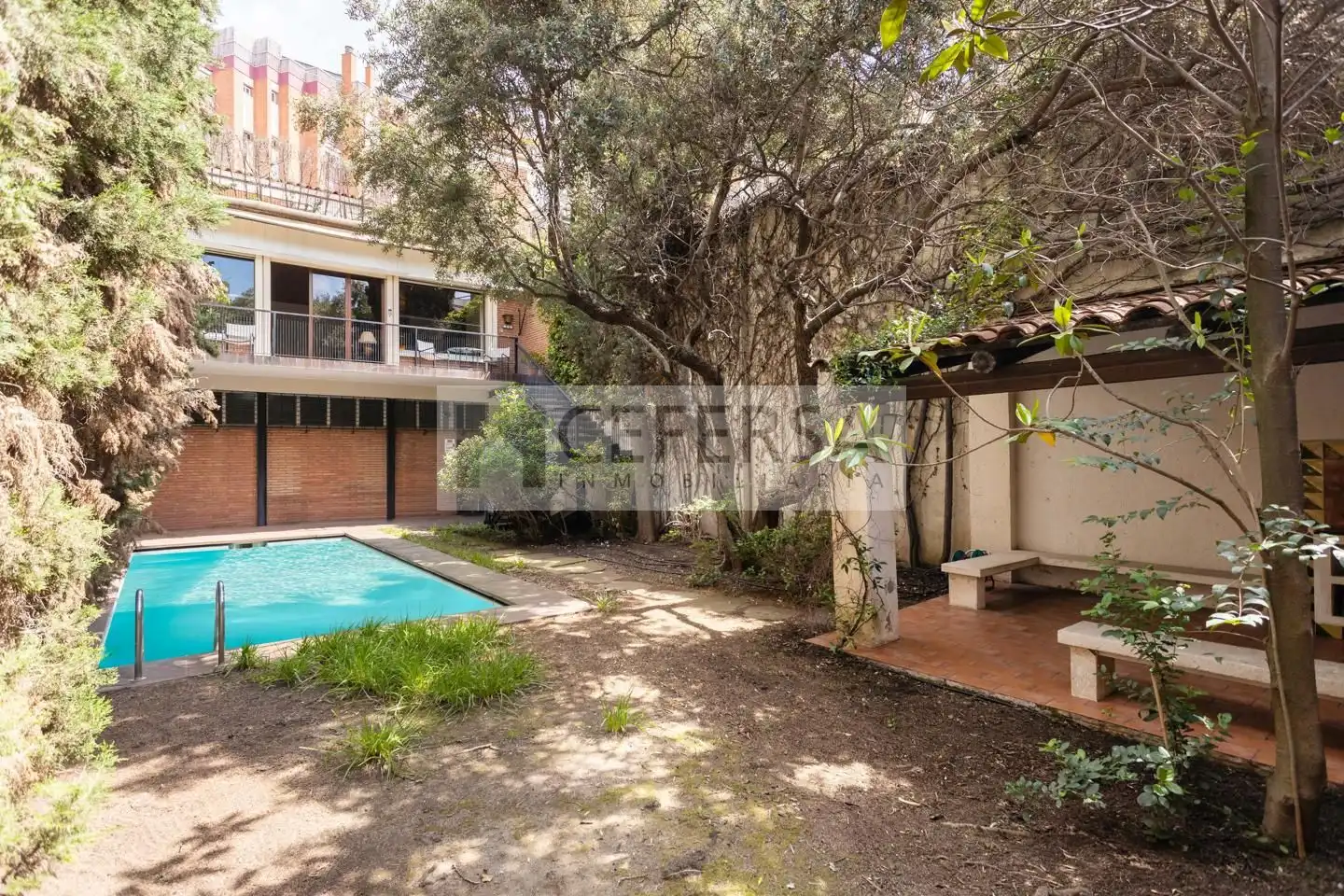 House with pool for sale in De Jules Verne