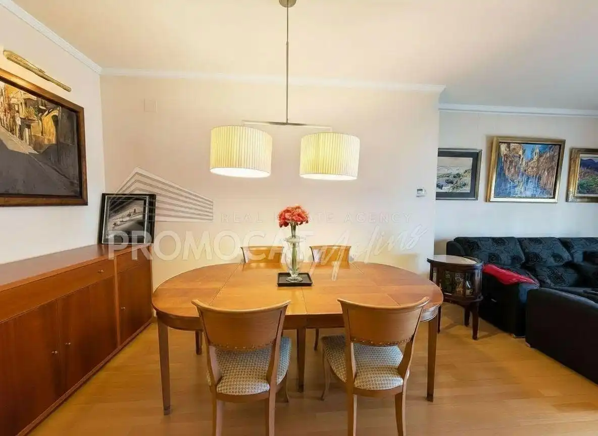 Comedor de Piso en venta en Molins de Rei con Aire acondicionado, Trastero y Piscina comunitaria