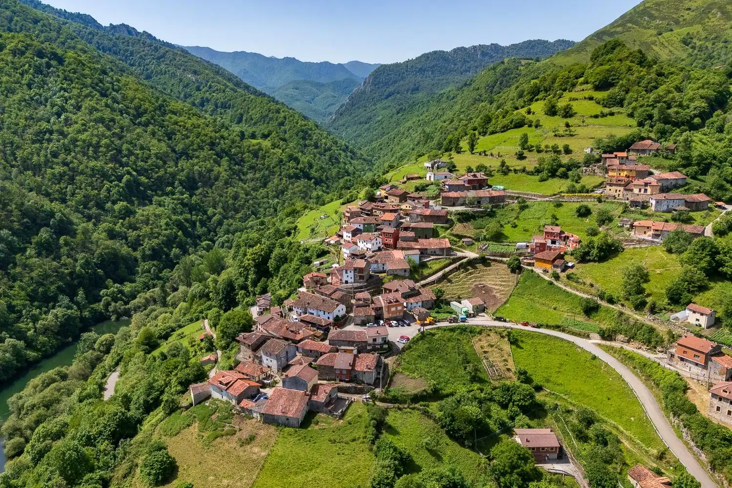 Vista exterior de Casa o xalet en venda en Caso amb Calefacció i Moblat