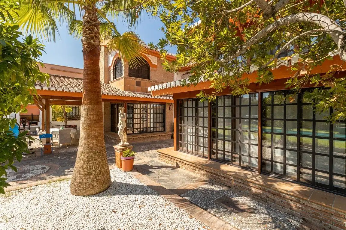Vista exterior de Casa o xalet en venda en Peligros amb Aire condicionat, Calefacció i Jardí privat