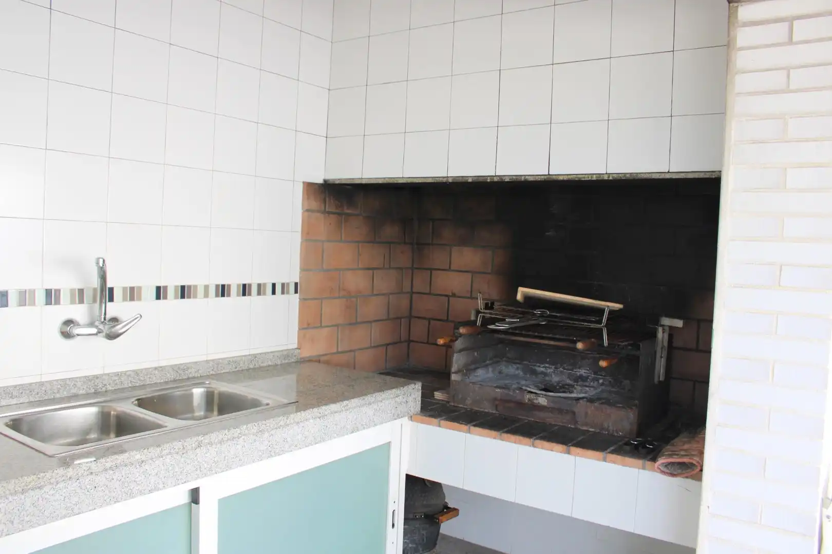 Cuina de Casa o xalet en venda en Oliva amb Aire condicionat, Jardí privat i Terrassa