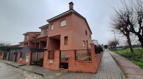 Foto 2 de Casa adosada en venda a Calle del Cercado Rosario, 2, Chapinería, Madrid