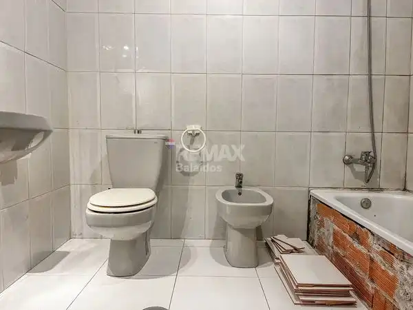 Badezimmer von Wohnung zum Verkauf in Nigrán mit Heizung, Parkett und Abstellraum