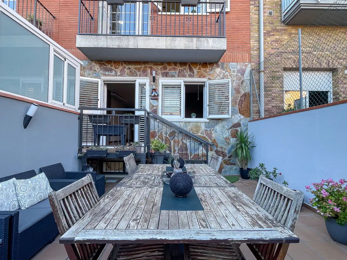 Terraza de Casa adosada en venta en Mataró con Aire acondicionado, Calefacción y Jardín privado