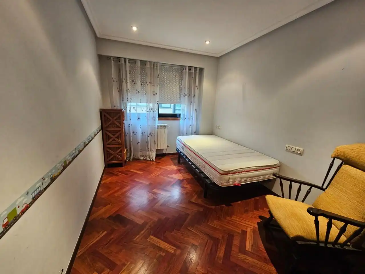 Bedroom of Flat for rent in Ourense Capital   with Heating, Parquet flooring and Furnished