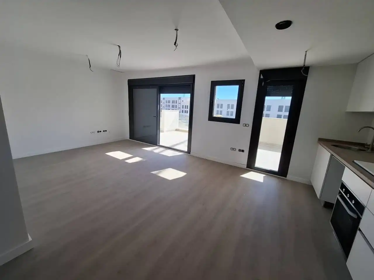 Piso en venta en Almería con Parquet, Terraza y Piscina comunitaria