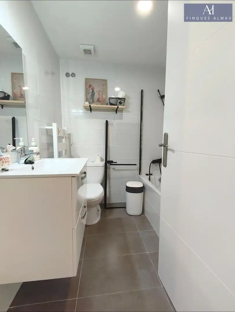 Bany de Casa adosada en venda en Calafell amb Calefacció, Jardí privat i Parquet
