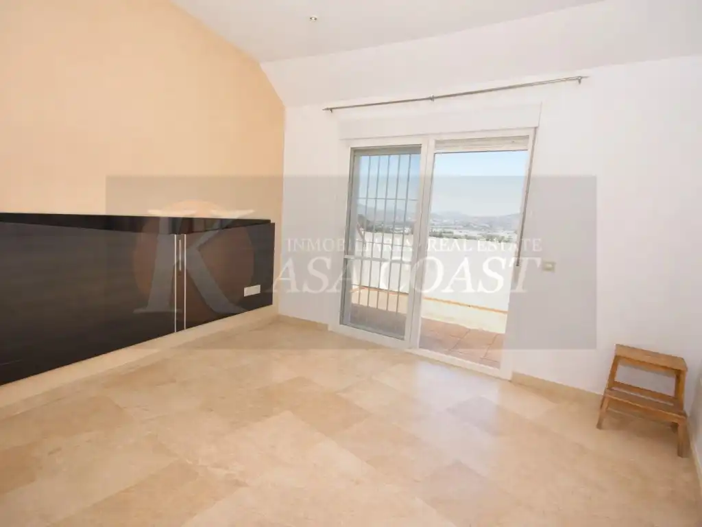Bedroom of Attic for sale in Fuengirola  with Air Conditioner, Private garden and Terrace