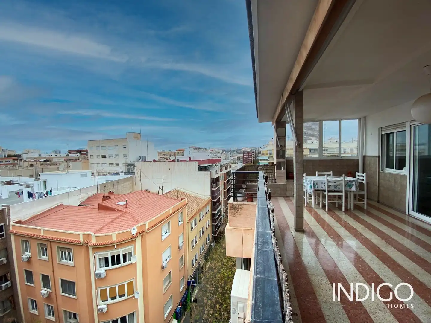 Vista exterior de Ático en venta en Alicante / Alacant con Calefacción, Terraza y Amueblado