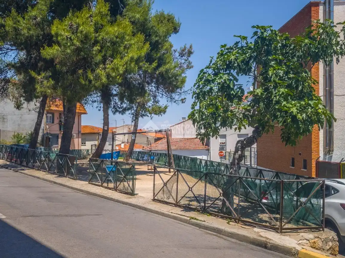 Vista exterior de Piso en venta en Campo Real con Balcón