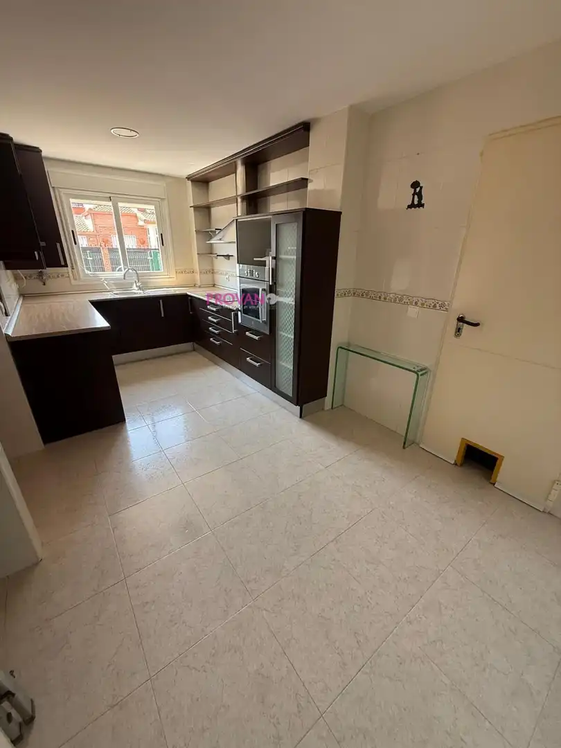 Cocina de Casa adosada en venta en Galápagos con Calefacción y Jardín privado